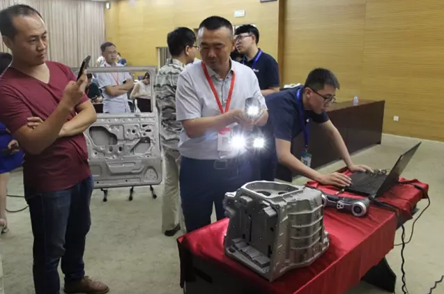 1513936015356561.png blob.png